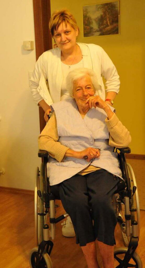 Glückliche Seniorin Pflegeheim Ungarn